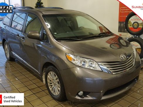 Used 2017 Toyota Sienna XLE image 1