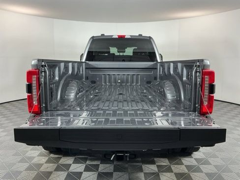 Used 2025 Ford F450 Lariat w/ FX4 Off-Road Package image 7