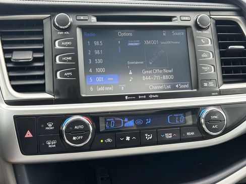 Used 2018 Toyota Highlander XLE AWD/4WD image 23