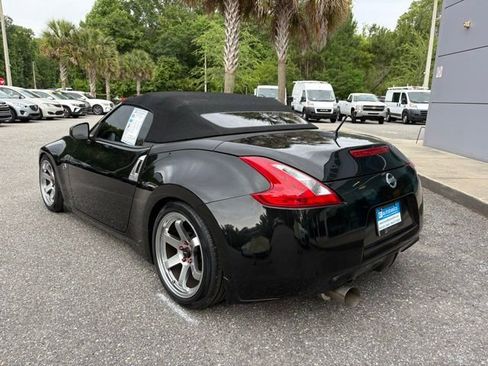 Used 2010 Nissan 370Z Touring RWD image 3