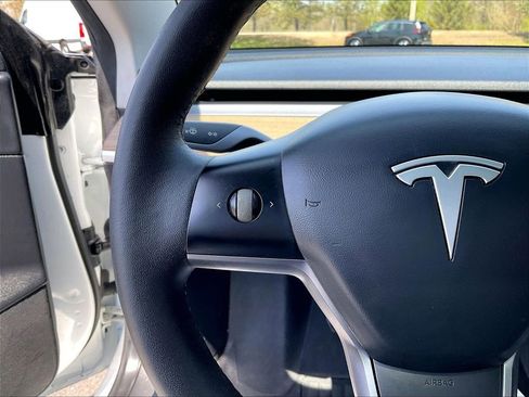 Used 2021 Tesla Model 3 Standard Range Plus RWD image 23