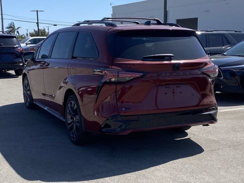 Certified 2026 Toyota Sienna XSE FWD image 4