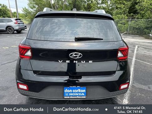 Used 2024 Hyundai Venue SEL FWD image 5