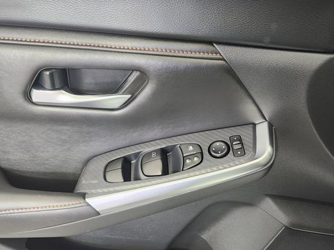 Certified 2025 Nissan Sentra SR FWD image 12