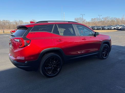 Used 2023 GMC Terrain SLE w/ Driver Convenience Package image 3