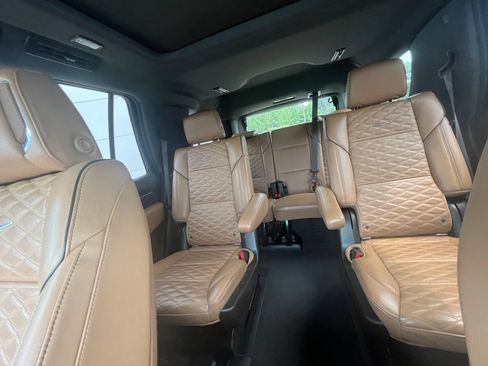 Used 2021 Cadillac Escalade Premium Luxury AWD/4WD image 19
