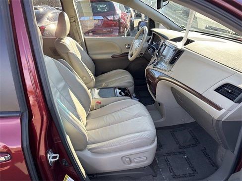 Used 2012 Toyota Sienna image 9