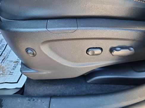 Used 2020 Chevrolet Trax LT w/ LT Convenience Package image 12