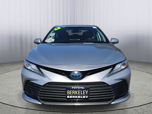 Used 2023 Toyota Camry XLE image 3