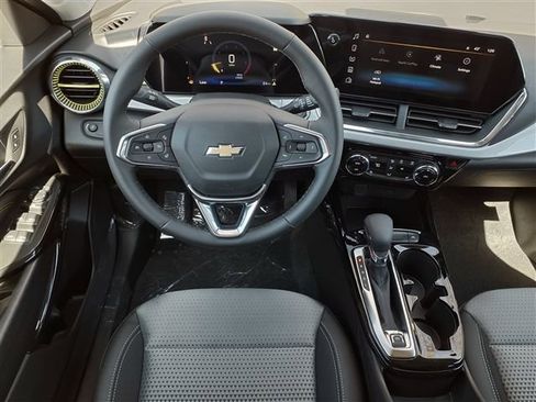 New 2026 Chevrolet Trax LT w/ LT Convenience Package FWD image 5