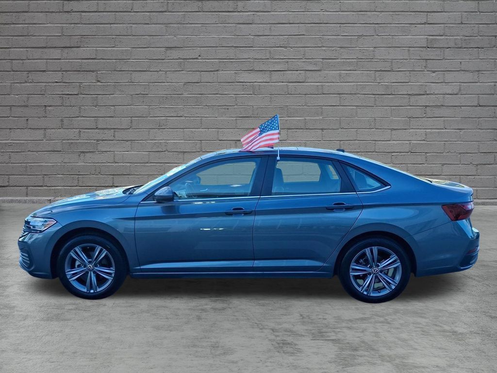 Used 2023 Volkswagen Jetta SE w/ Panoramic Sunroof Package FWD image 5