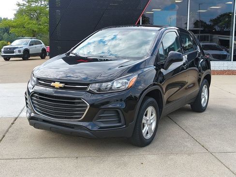 Used 2018 Chevrolet Trax LS AWD/4WD image 1