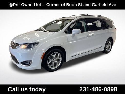 Used 2017 Chrysler Pacifica Touring-L Plus w/ Advanced Safetytec Group FWD image 1