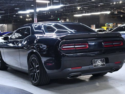 Used 2018 Dodge Challenger R/T w/ Driver Convenience Group RWD image 6
