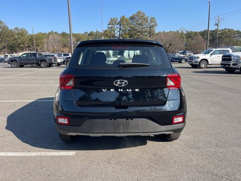 Certified 2025 Hyundai Venue SE image 6
