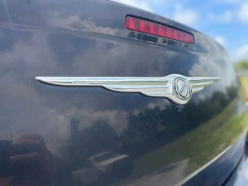 Used 2010 Chrysler 300 Touring RWD image 9