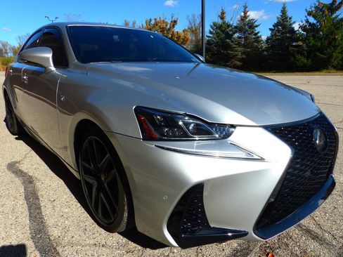 Used 2019 Lexus IS 350 AWD image 11