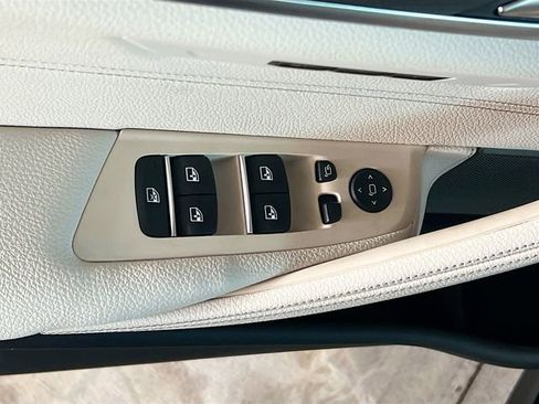 Used 2023 BMW 530e xDrive w/ Premium Package image 11