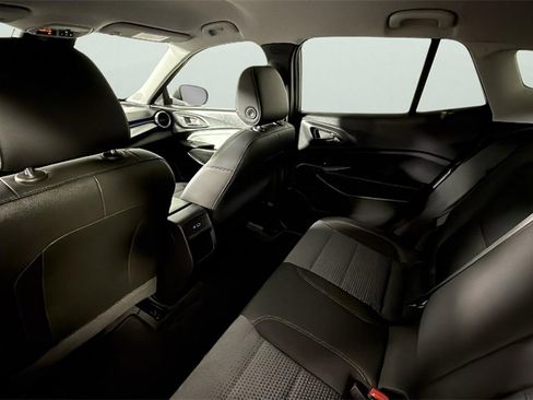 Used 2025 Chevrolet Trax LT image 42