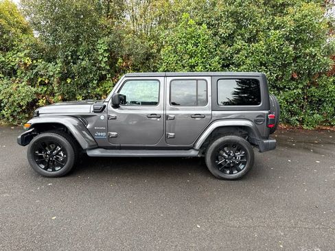 Used 2023 Jeep Wrangler Unlimited Sahara w/ Cold Weather Group AWD/4WD image 10