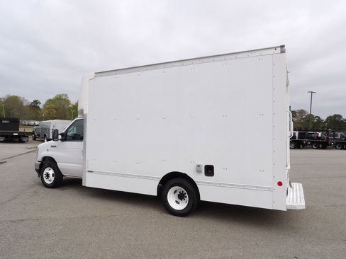 Used 2022 Ford E-450 and Econoline 450 Super Duty image 4