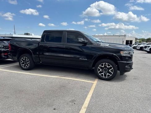 Used 2025 RAM 1500 Laramie AWD/4WD image 9