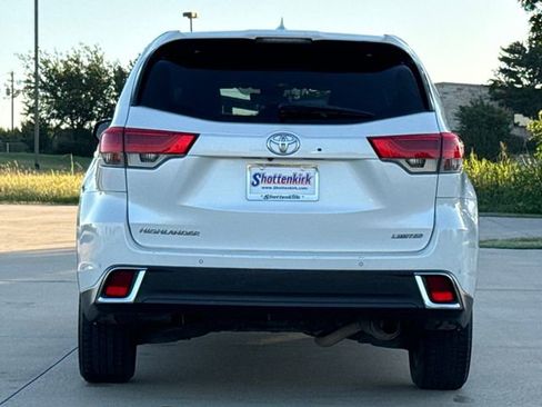 Used 2017 Toyota Highlander Limited FWD image 7