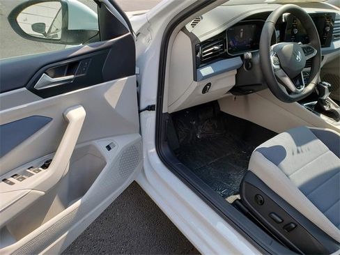 New 2025 Volkswagen Jetta SE image 6