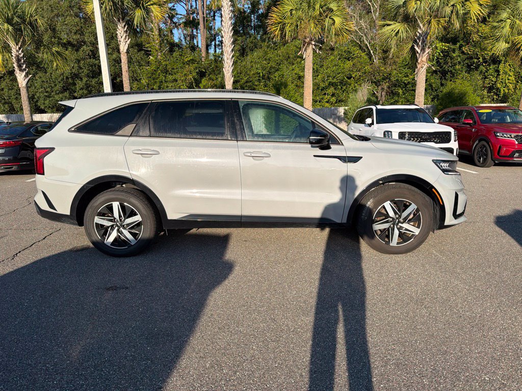 Certified 2023 Kia Sorento EX w/ Panoramic Sunroof Package FWD image 3