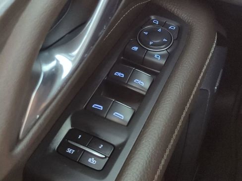 Used 2024 GMC Yukon XL Denali image 31