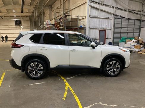 Used 2023 Nissan Rogue SV image 35