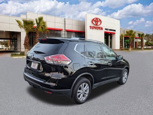 Used 2015 Nissan Rogue SV image 4