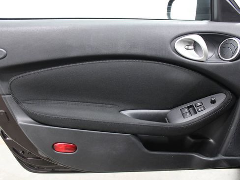 Used 2012 Nissan 370Z Roadster RWD image 11