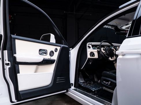 Used 2019 Rolls-Royce Phantom Sedan RWD image 27