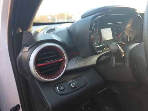 Used 2024 Chevrolet Trax RS image 12