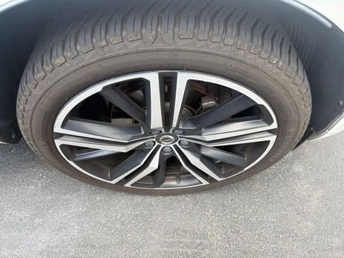 Used 2019 Volvo XC60 T5 R-Design w/ Protection Package Premier FWD image 8
