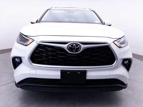 Used 2021 Toyota Highlander XLE AWD/4WD image 13