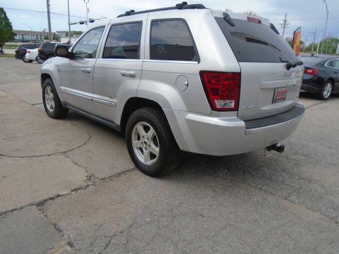 Used 2005 Jeep Grand Cherokee Limited AWD/4WD image 4