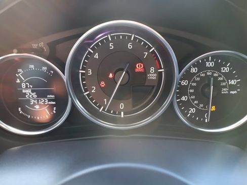 Used 2023 MAZDA MX-5 Miata Club RWD image 29