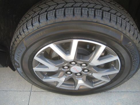 Used 2021 GMC Acadia SLE w/ LPO, Cargo Package image 12