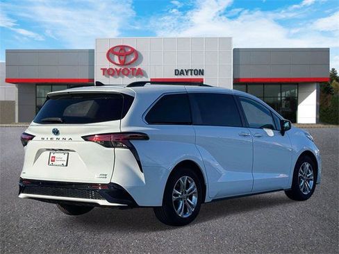 Certified 2022 Toyota Sienna XSE image 5