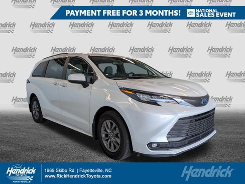 Certified 2025 Toyota Sienna XLE FWD image 1