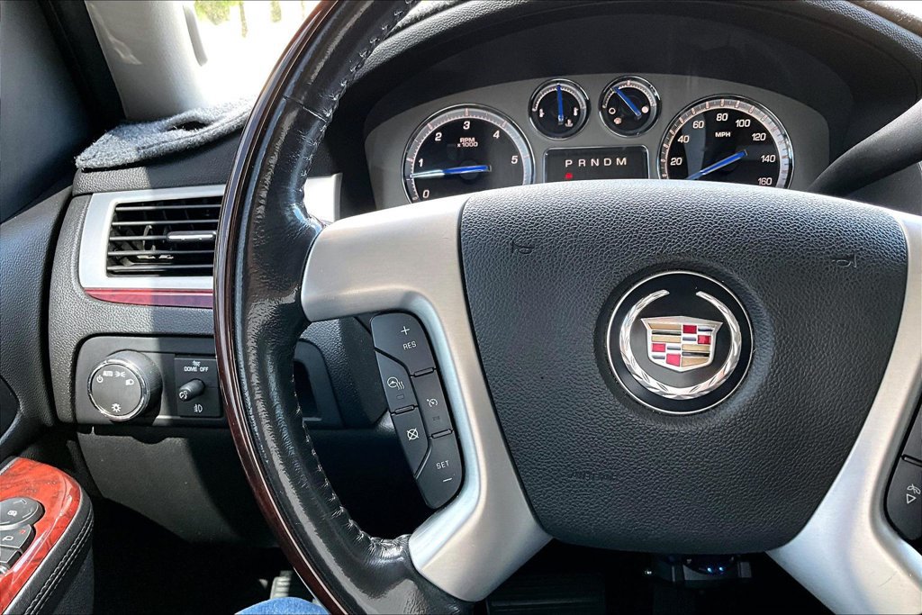 Used 2011 Cadillac Escalade ESV Premium RWD image 6