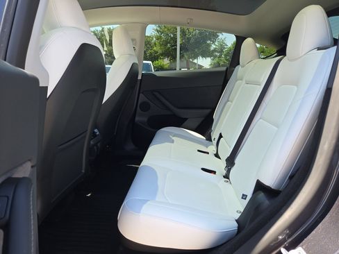 Used 2025 Tesla Model Y Long Range AWD/4WD image 13