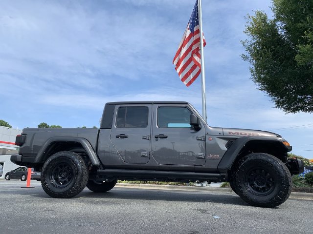 Used 2024 Jeep Gladiator Mojave w/ Safety Group AWD/4WD image 9