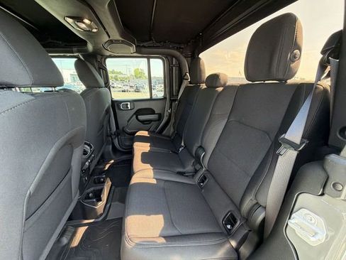 Used 2021 Jeep Gladiator Sport AWD/4WD image 27