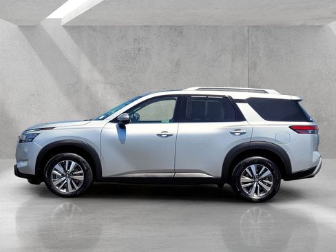 Used 2025 Nissan Pathfinder SL AWD/4WD image 8