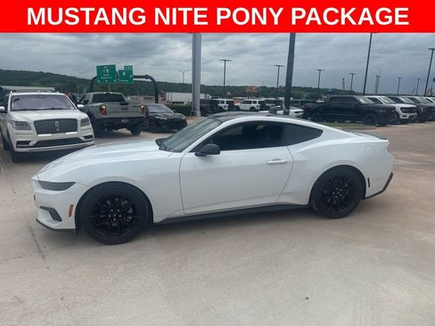 Used 2025 Ford Mustang Coupe RWD image 6