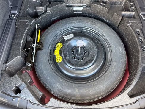 Used 2018 Land Rover Discovery Sport HSE image 27