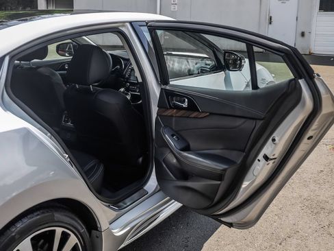 Used 2018 Nissan Maxima Platinum FWD image 17